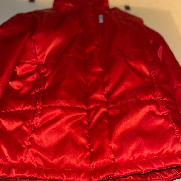 Used NIKE Women's RED Puff Jacket Size (S/P) 4-6 - Removable Sleeves w/Hoodie - Picture 2 of 10